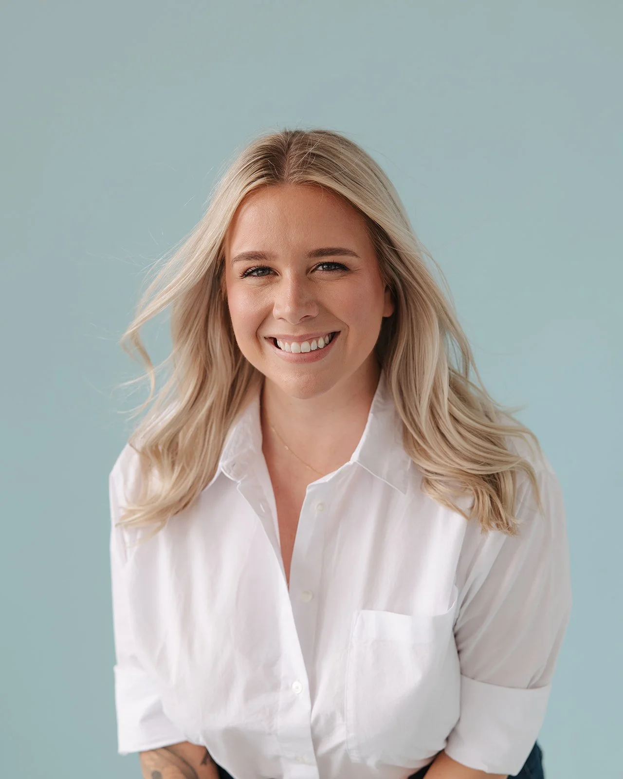 Hallie Sigwing, wedding photographer, photographed in Kansas City